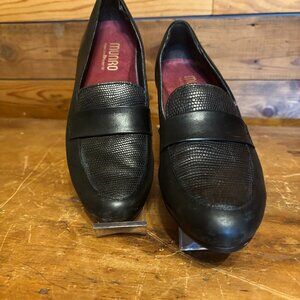 Munro "Kiera" Black Leather Loafers Size 5.5 Narrow